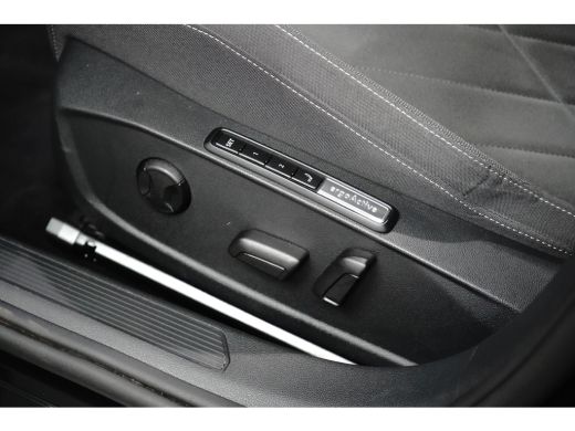 Volkswagen Golf 1.4 eHybrid Style | Full-LED koplampen | Parkeersensor achter | Volledig digitaal instrumentenpaneel ActivLease financial lease