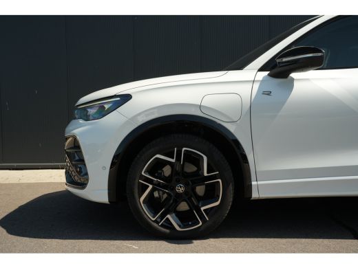 Volkswagen Tiguan 1.5 eHybrid 272pk R-Line Edition | Panoramadak | Trekhaak | Leder | 20" | Stoelverwarming & Venti... ActivLease financial lease