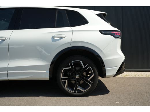 Volkswagen Tiguan 1.5 eHybrid 272pk R-Line Edition | Panoramadak | Trekhaak | Leder | 20" | Stoelverwarming & Venti... ActivLease financial lease