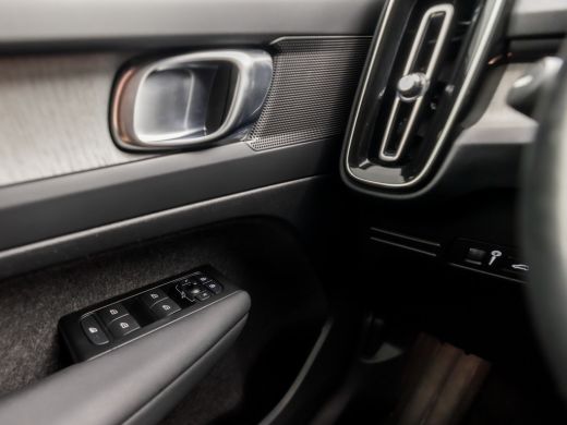 Volvo  XC40 1.5 T4 Recharge Inscription 211Pk Automaat (APPLE CARPLAY, GROOT NAVI, STUUR/STOELVERWARMING, LED... ActivLease financial lease