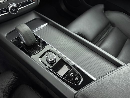 Volvo  XC60 2.0 T6 Plug-in hybrid AWD Inscription Expression | Trekhaak | Panoramadak | Lederen bekleding | S... ActivLease financial lease