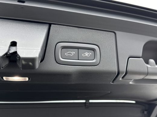 Volvo  XC60 2.0 T8 Plug-in hybrid AWD Ultra Dark | Trekhaak | Bower & Wilkins | Luchtvering |  PDC V+A en 360... ActivLease financial lease