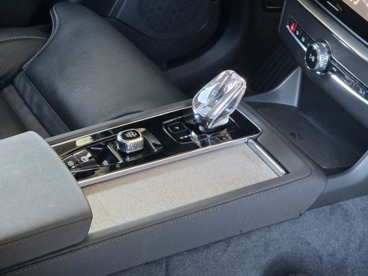 Volvo  XC90 2.0 T8 Plug-in hybrid AWD Ultra Dark | Luchtvering | Massage/ventilatie | Bowers&Wilkins | Trekhaak ActivLease financial lease