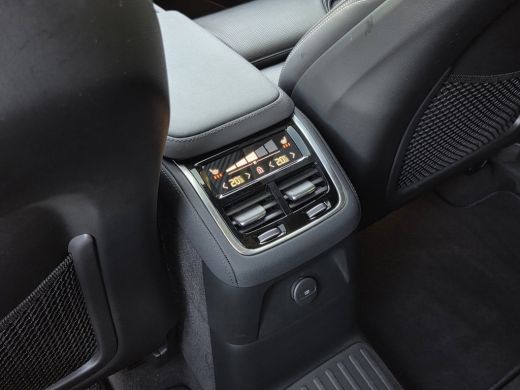 Volvo  XC90 2.0 T8 Plug-in hybrid AWD Ultra Dark | Luchtvering | Massage/ventilatie | Bowers&Wilkins | Trekhaak ActivLease financial lease