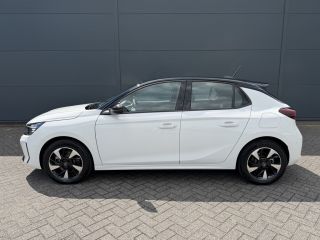 Opel Corsa-e Ultimate 50 kWh (Camera - LED - Automatische Airco - Alcantara - Stoel-/- Stuurverwarming - Navig...