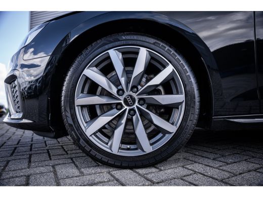Audi A4 Avant 35 TFSI S edition Competition | Cruise control | Parkeersensor achter | S Line exterieur ActivLease financial lease