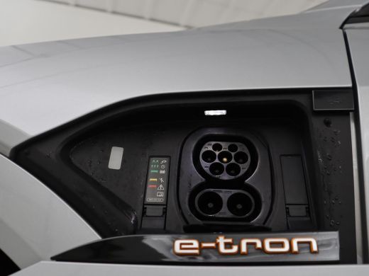 Audi e-tron 50 quattro S edition 71 kWh | SOH 90.4 | Panoramadak | Adaptive cruise | Matrix LED | Elek. Stoel... ActivLease financial lease