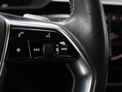 Audi e-tron 50 quattro S edition 71 kWh | SOH 90.4 | Panoramadak | Adaptive cruise | Matrix LED | Elek. Stoel... ActivLease financial lease