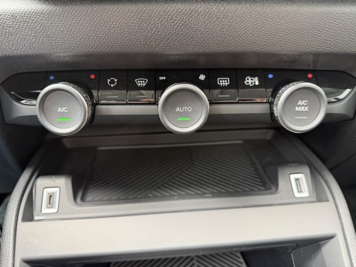 Citroën C4 145pk Hybride Plus (Camera - LED - Navigatie - Automatische Airco - Parkeersensoren - Apple Carplay) ActivLease financial lease