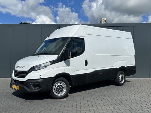 Iveco Daily 35S14 2.3D 136 PK FACELIFT / L2H2 / ** 20.950 KM ** / TREKHAAK / 3.500 KG AHG / 270 ACHTERDEUREN ... ActivLease financial lease