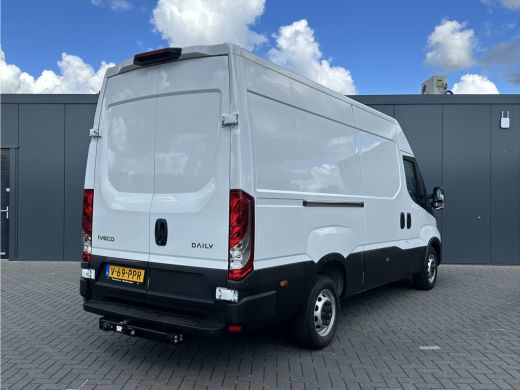 Iveco Daily 35S14 2.3D 136 PK FACELIFT / L2H2 / ** 20.950 KM ** / TREKHAAK / 3.500 KG AHG / 270 ACHTERDEUREN ... ActivLease financial lease