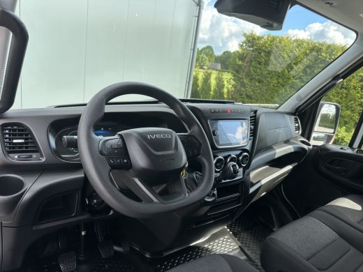 Iveco Daily 35S14 2.3D 136 PK FACELIFT / L2H2 / ** 20.950 KM ** / TREKHAAK / 3.500 KG AHG / 270 ACHTERDEUREN ... ActivLease financial lease