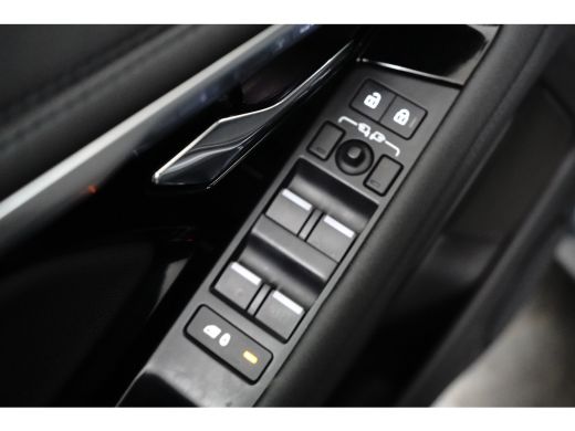Land Rover Range Rover Evoque 1.5 P300e AWD R-Dynamic SE | Leder | Adaptive Cruise | Dodehoek Detectie | Elekt. Achterklep | St... ActivLease financial lease