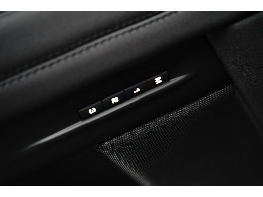 Land Rover Range Rover Evoque 1.5 P300e AWD R-Dynamic SE | Leder | Adaptive Cruise | Dodehoek Detectie | Elekt. Achterklep | St... ActivLease financial lease