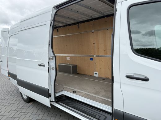 Mercedes-Benz Sprinter 315 CDI 150 PK / L3H2 / 360 CAMERA / AIRCO / CRUISE / NAVI / 3-ZITS / CARPLAY / GEVEERDE STOEL ActivLease financial lease