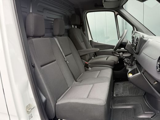 Mercedes-Benz Sprinter 315 CDI 150 PK / L3H2 / 360 CAMERA / AIRCO / CRUISE / NAVI / 3-ZITS / CARPLAY / GEVEERDE STOEL ActivLease financial lease