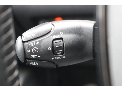 Peugeot 2008 1.2 PureT. 130PK Allure Gr.-Navigatie/Camera/Cruise-control/Carplay-android ActivLease financial lease