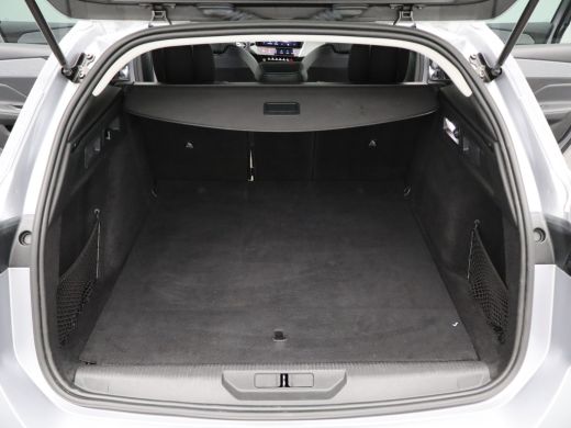 Peugeot e-308 Allure EV 54 kWh | SOH 93% | Stoelverwarming | Stuurverwarming | Navigatie | Verwamde Voorruit | ... ActivLease financial lease