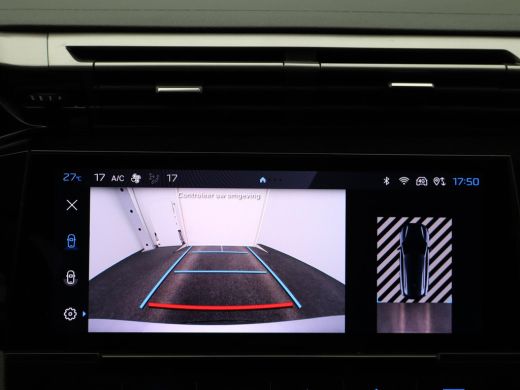 Peugeot e-308 Allure EV 54 kWh | SOH 93% | Stoelverwarming | Stuurverwarming | Navigatie | Verwamde Voorruit | ... ActivLease financial lease