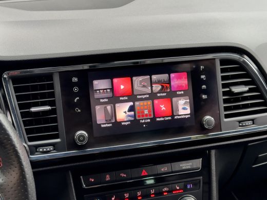 Seat Ateca 1.5 TSI AUT7 FR INTENSE 150PK PANODAK LEDER NAVI CAMERA360 DIGI-DASH CARPLAY LED LMV PDC ActivLease financial lease