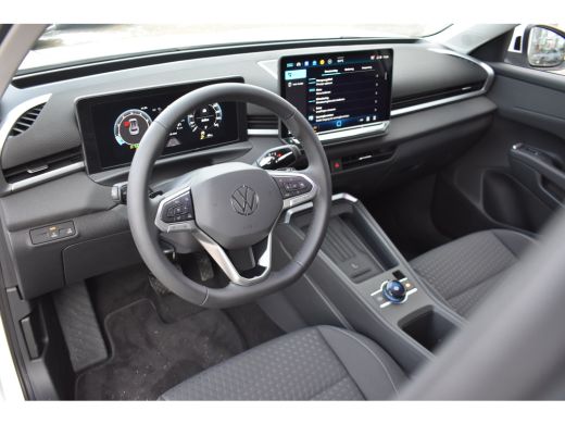 Volkswagen T-Roc 1.5 eTSI 116PK DSG-7 Life First Edition | CAMERA | VIRTUAL COCKPIT | APP. CONNECT | ADAPT. CRUISE... ActivLease financial lease