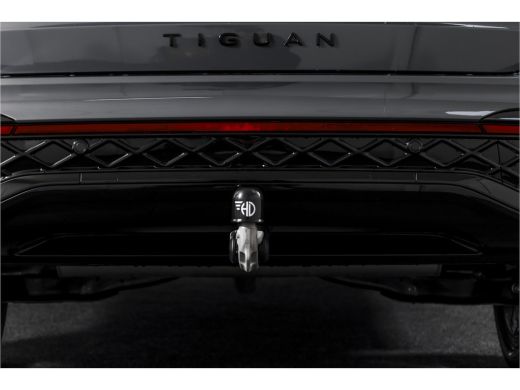 Volkswagen Tiguan 1.5 eHybrid 272 PK R-Line | Black Style | Elek. Trekhaak | S/K-panodak | Adapt. Cruise | Stoel-+s... ActivLease financial lease
