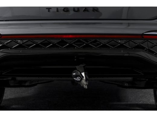 Volkswagen Tiguan 1.5 eHybrid 272 PK R-Line | Black Style | Elek. Trekhaak | S/K-panodak | Adapt. Cruise | Stoel-+s... ActivLease financial lease