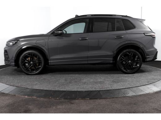Volkswagen Tiguan 1.5 eHybrid 272 PK R-Line | Black Style | Elek. Trekhaak | S/K-panodak | Adapt. Cruise | Stoel-+s... ActivLease financial lease