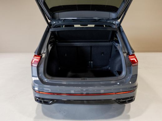 Volkswagen Tiguan 1.5 TSI 2x R-Line Blackstyle / 150pk / Panorama dak / Stoel en stuurverwarming / Head-up display / ActivLease financial lease