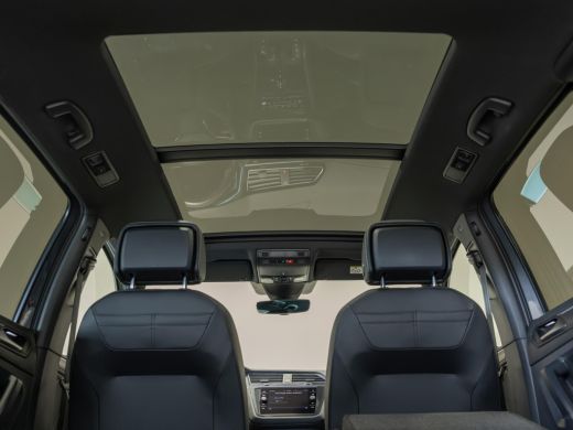 Volkswagen Tiguan 1.5 TSI 2x R-Line Blackstyle / 150pk / Panorama dak / Stoel en stuurverwarming / Head-up display / ActivLease financial lease