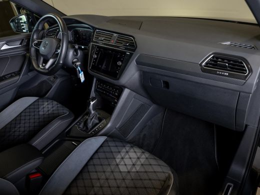 Volkswagen Tiguan 1.5 TSI 2x R-Line Blackstyle / 150pk / Panorama dak / Stoel en stuurverwarming / Head-up display / ActivLease financial lease