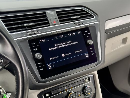 Volkswagen Tiguan 1.5 TSI AUT7 2X R-LINE. DESIGNO-INT NAVI DIGI-DASH PARKPILOT APPLE-CARPLAY 20 INCH-LMV PDC ActivLease financial lease