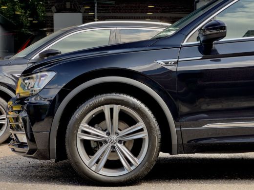 Volkswagen Tiguan 1.5 TSI AUT7 2X R-LINE. DESIGNO-INT NAVI DIGI-DASH PARKPILOT APPLE-CARPLAY 20 INCH-LMV PDC ActivLease financial lease