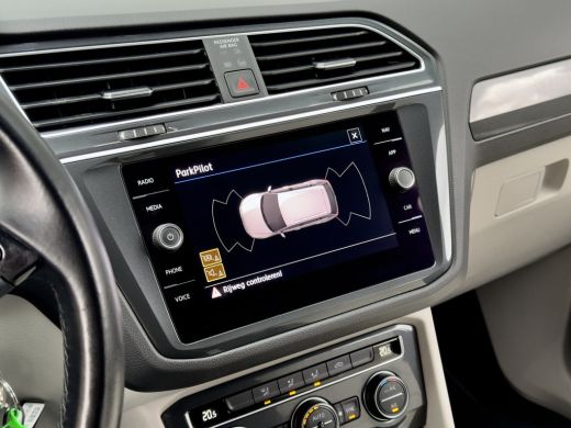 Volkswagen Tiguan 1.5 TSI AUT7 2X R-LINE. DESIGNO-INT NAVI DIGI-DASH PARKPILOT APPLE-CARPLAY 20 INCH-LMV PDC ActivLease financial lease