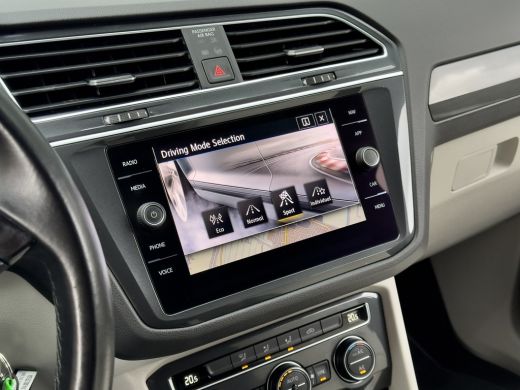 Volkswagen Tiguan 1.5 TSI AUT7 2X R-LINE. DESIGNO-INT NAVI DIGI-DASH PARKPILOT APPLE-CARPLAY 20 INCH-LMV PDC ActivLease financial lease