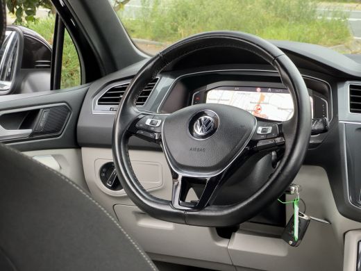 Volkswagen Tiguan 1.5 TSI AUT7 2X R-LINE. DESIGNO-INT NAVI DIGI-DASH PARKPILOT APPLE-CARPLAY 20 INCH-LMV PDC ActivLease financial lease