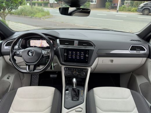 Volkswagen Tiguan 1.5 TSI AUT7 2X R-LINE. DESIGNO-INT NAVI DIGI-DASH PARKPILOT APPLE-CARPLAY 20 INCH-LMV PDC ActivLease financial lease