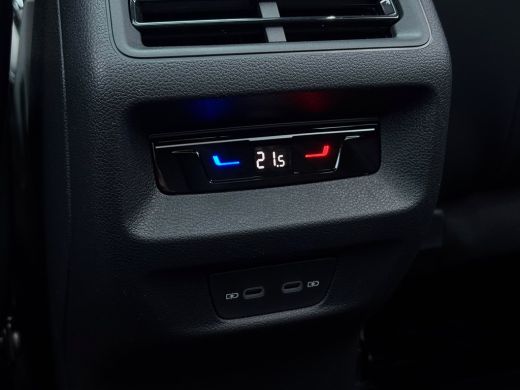 Volkswagen Tiguan R-Line Edition - eHybrid | 'App-Connect' draadloze smartphone integratie | Achteruitrijcamera (Re... ActivLease financial lease
