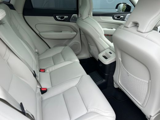 Volvo  XC60 2.0 T8 Plug-in hybrid AWD Ultra Dark Exec. Ed. | Luchtvering | Bowers&Wilkins | HUD | Massage | ActivLease financial lease