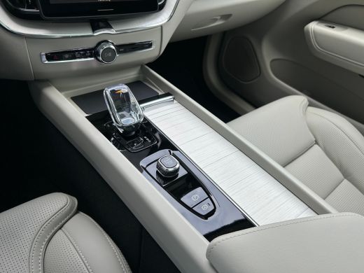 Volvo  XC60 2.0 T8 Plug-in hybrid AWD Ultra Dark Exec. Ed. | Luchtvering | Bowers&Wilkins | HUD | Massage | ActivLease financial lease