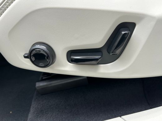 Volvo  XC60 2.0 T8 Plug-in hybrid AWD Ultra Dark Exec. Ed. | Luchtvering | Bowers&Wilkins | HUD | Massage | ActivLease financial lease