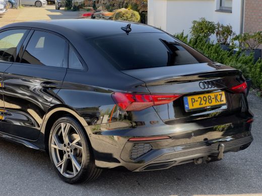 Audi A3 Limousine 35 TFSI AUT7 S-LINE. NAVI DIGI-DASH APPLE-CARPLAY AIRCO LED LMV PDC ActivLease financial lease