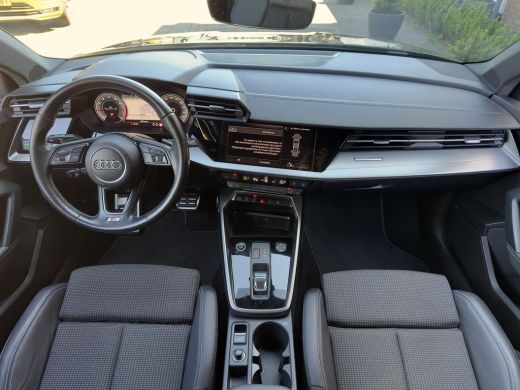 Audi A3 Limousine 35 TFSI AUT7 S-LINE. NAVI DIGI-DASH APPLE-CARPLAY AIRCO LED LMV PDC ActivLease financial lease