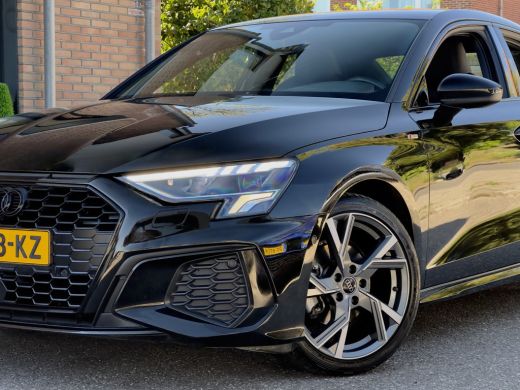 Audi A3 Limousine 35 TFSI AUT7 S-LINE. NAVI DIGI-DASH APPLE-CARPLAY AIRCO LED LMV PDC ActivLease financial lease