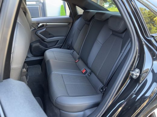 Audi A3 Limousine 35 TFSI AUT7 S-LINE. NAVI DIGI-DASH APPLE-CARPLAY AIRCO LED LMV PDC ActivLease financial lease