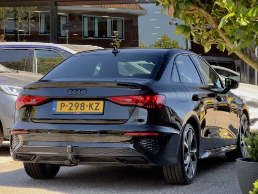 Audi A3 Limousine 35 TFSI AUT7 S-LINE. NAVI DIGI-DASH APPLE-CARPLAY AIRCO LED LMV PDC ActivLease financial lease