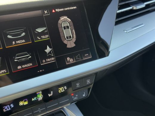 Audi A3 Limousine 35 TFSI AUT7 S-LINE. NAVI DIGI-DASH APPLE-CARPLAY AIRCO LED LMV PDC ActivLease financial lease