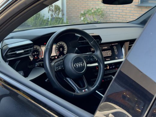 Audi A3 Limousine 35 TFSI AUT7 S-LINE. NAVI DIGI-DASH APPLE-CARPLAY AIRCO LED LMV PDC ActivLease financial lease