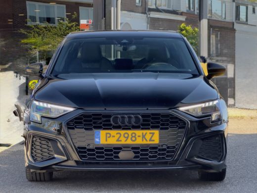 Audi A3 Limousine 35 TFSI AUT7 S-LINE. NAVI DIGI-DASH APPLE-CARPLAY AIRCO LED LMV PDC ActivLease financial lease