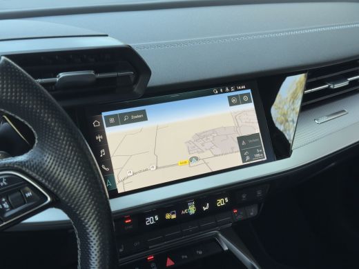 Audi A3 Limousine 35 TFSI AUT7 S-LINE. NAVI DIGI-DASH APPLE-CARPLAY AIRCO LED LMV PDC ActivLease financial lease